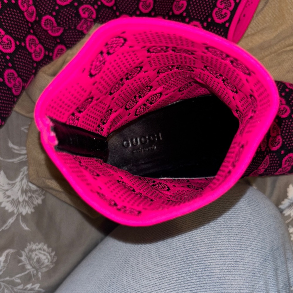 Gucci Women's Heeled Boots in Black and Neon Pink - Picture 3 of 4
